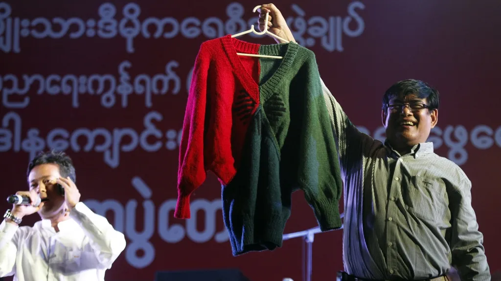 Svetr od Su Ťij se vydražil skoro za milion