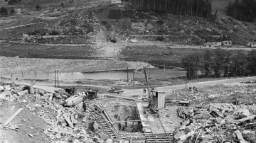 Stavba přehrady Lipno, 1952