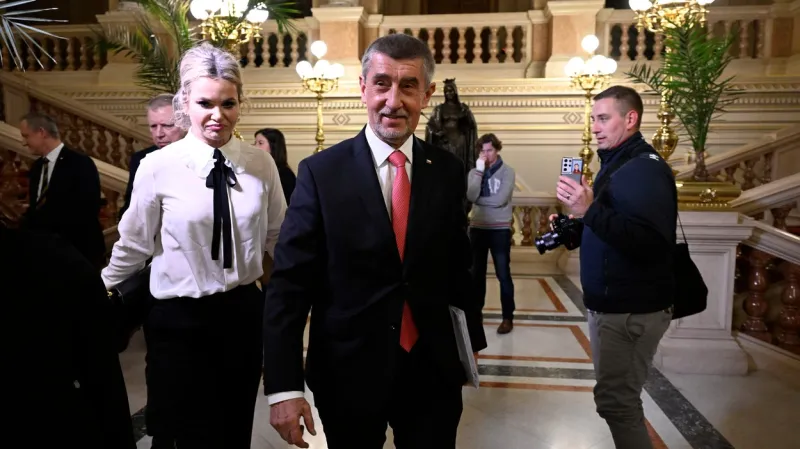 Prezidentský kandidát Andrej Babiš s manželkou Monikou