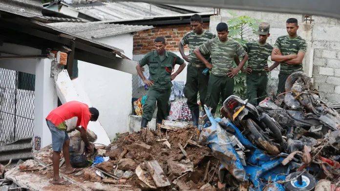 Odpadky zasypaly domy na Srí Lance