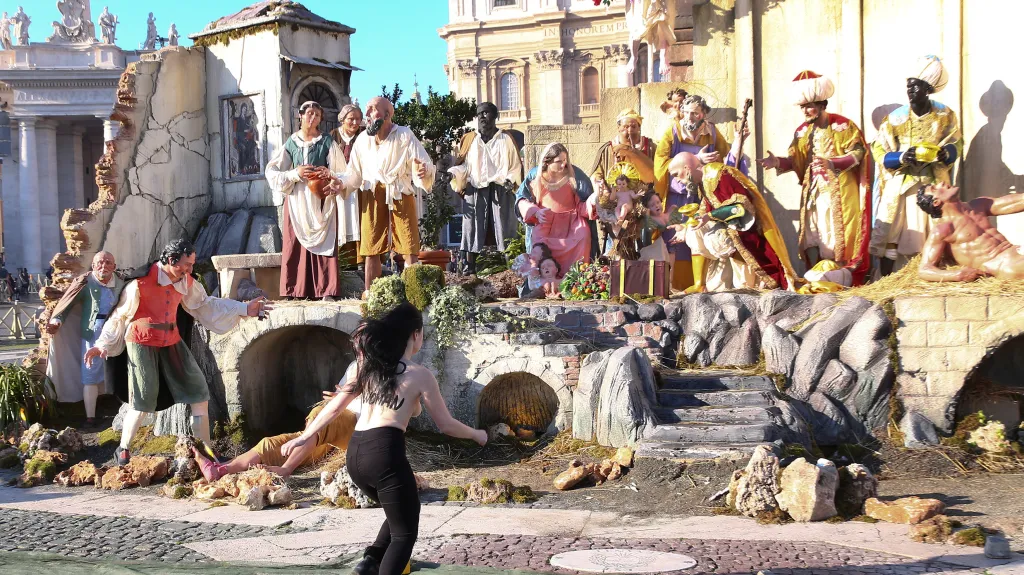 Aktivistka ze skupiny Femen ve Vatikáně