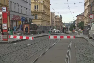 Mezi Karlovým náměstím a I. P. Pavlova v Praze nejezdí tramvaje. Omezení se týká deseti linek