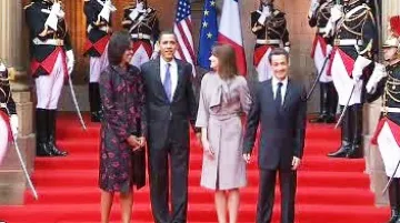 Americký a francouzský prezident s manželkami