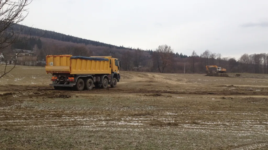 Firma stěhuje bahno