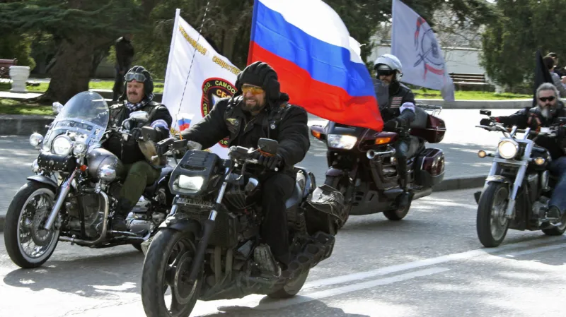 Členové motorkářského klubu Noční vlci