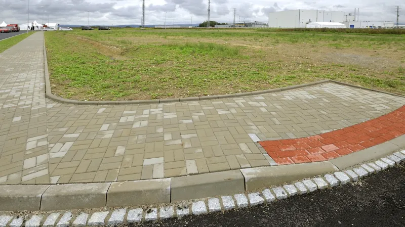 Místo, kde vyroste nová továrna