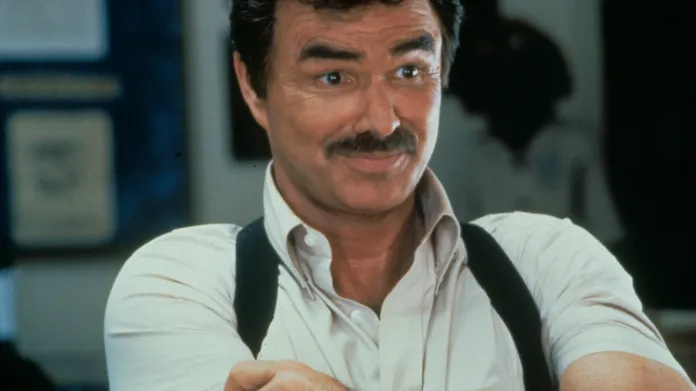 Burt Reynolds ve snímku Jeden a půl policajta
