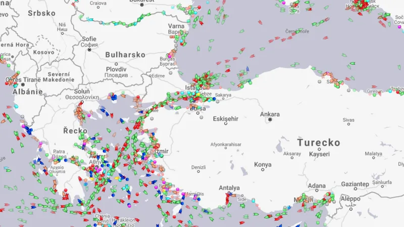 Lodě v okolí Bosporu při běžném provozu