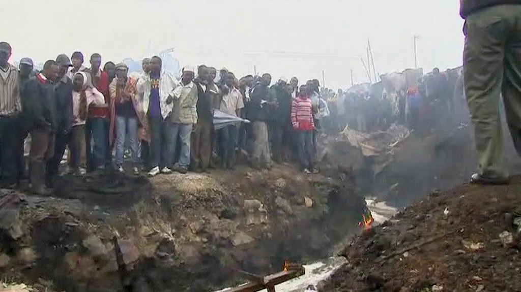 Následky výbuchu ropovodu v keňském Nairobi