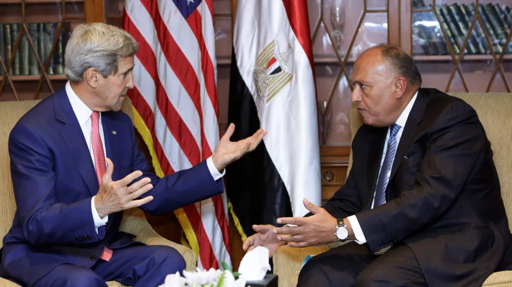 Jednání Kerryho s jeho egyptským protějškem Šukrím