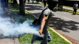 Odpůrci prezidenta Madura se střetli s policií