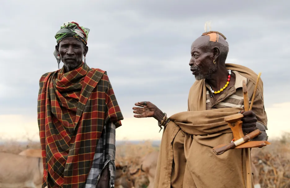 Turkanové jsou nomádští pastevci, kteří si uchovávají tradiční způsob života. Příliš nevyhledávají kontakt s civilizací a nově příchozí vnímají jako velké riziko, takže je jejich chování často nepřátelské