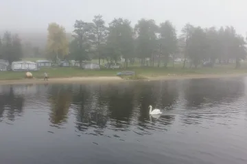 Petice se snaží zabránit výstavbě na břehu Lipna, obává se znečištění vody. Kraj objedná studii