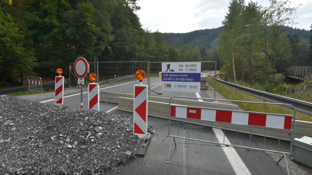 Přerušená rekonstrukce mostu na silnici 1/20 u Kfel na Karlovarsku