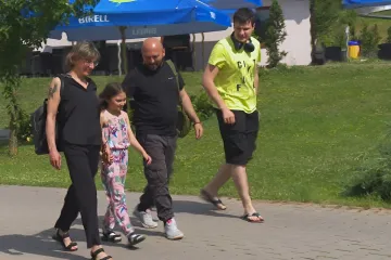 Dcera si to přála, velitelé ho pustili. Ukrajinský voják navštívil rodinu v Česku