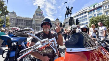 Spanilá jízda účastníků oslav 115. výročí Harley-Davidson projela 7. července centrem Prahy