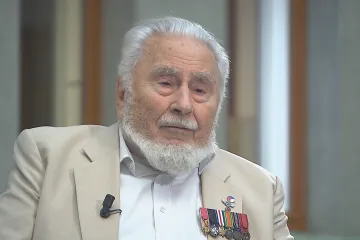 Řekl jsem, že chci pomoci vyhrát válku, vzpomíná Charles Strasser