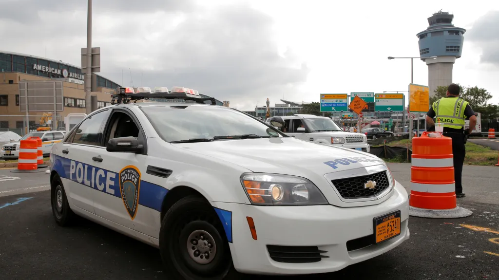 Policejní ostraha na základně Andrews