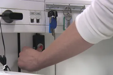 Policie řeší agresivitu na ulicích i v nemocnicích. Tam investují do kamer i kurzů sebeobrany
