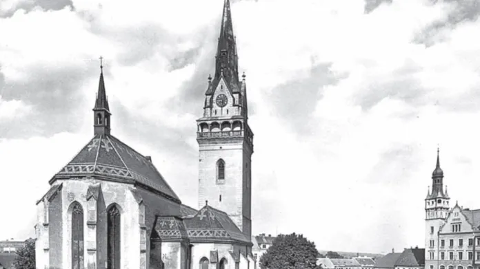 Kostel sv. Václava v Hustopečích v 50. letech 20. století