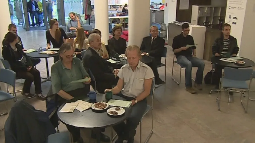 Návštěvníci Café Esplanade, která na jeden den znovu ožila
