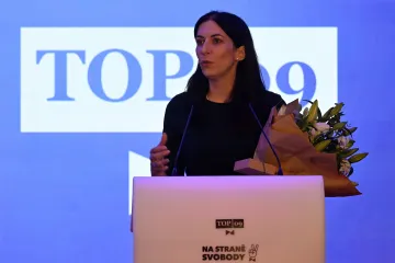 Nelze rezignovat na obranu demokracie, řekla na sněmu Pekarová Adamová