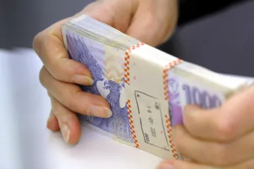Kontroloři si posvítili na neplatiče daní, odvezli si majetek i hotovost