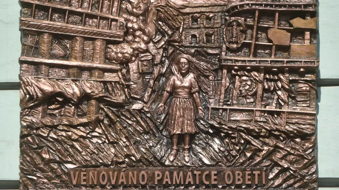 Nová pamětní deska připomíná bombardování Ostravy 29. srpna 1944