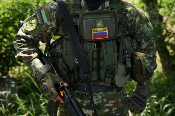 Na ukrajinské frontě se potkávají Kolumbijci, kteří doma bojovali proti sobě