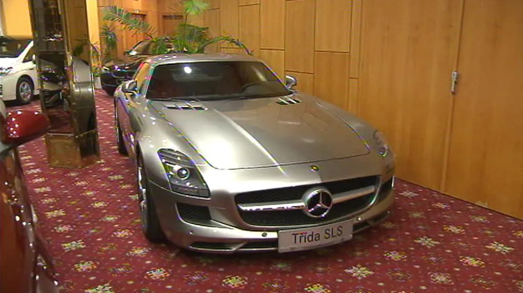 Mercedes-Benz SLS