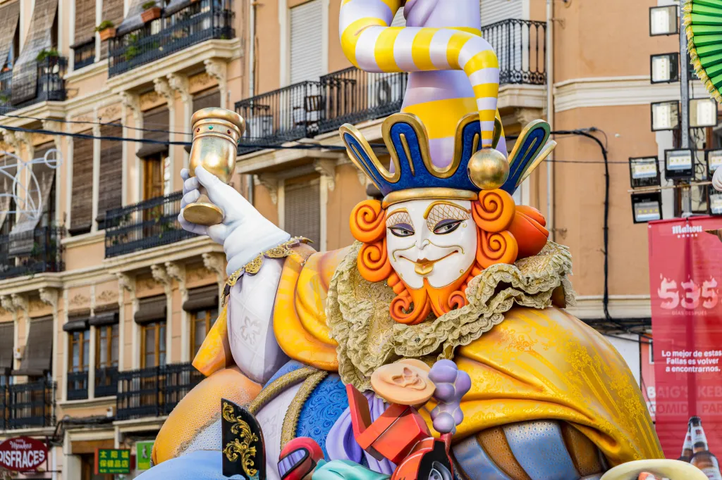 Las Fallas vhání do ulic Valencie radost každý rok od 15. do 19. března a přípravy trvají celý rok. Letošní ročník byl z obav před šířením onemocnění covid-19 přesunutý na datum 1. až 5. září