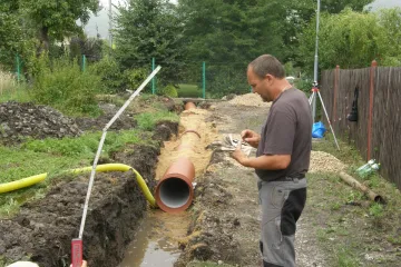 V Kololeči si svépomocí opravili kanalizaci