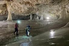 Skončí Dobšinská ledová jeskyně bez ledu? Slovenští vědci zkoumají, jaký vliv na ni má změna klimatu