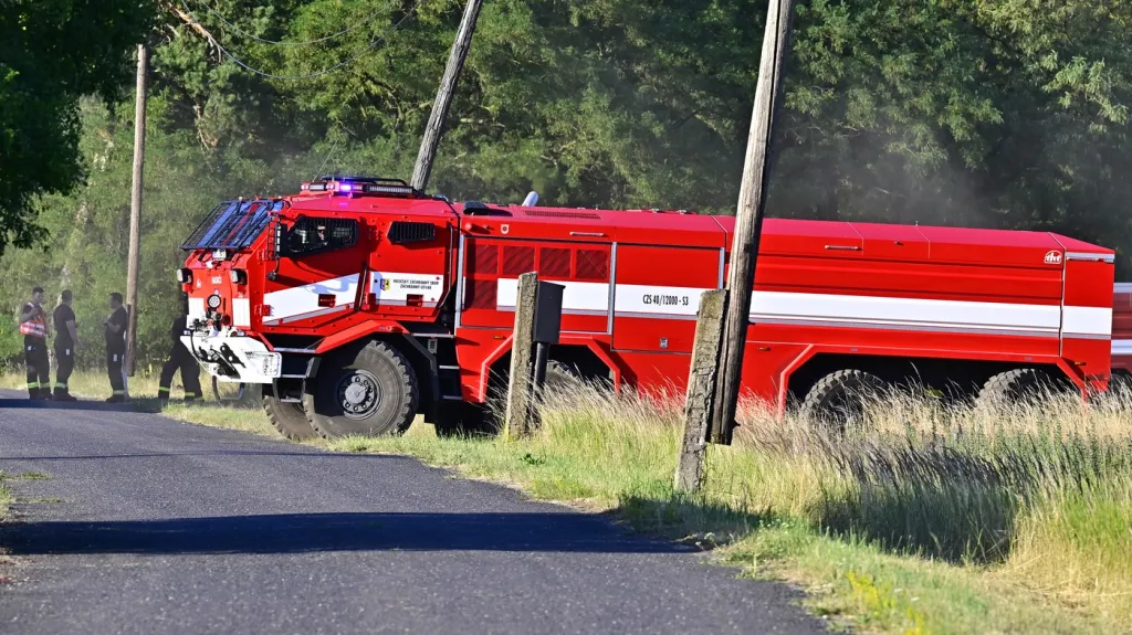 Likvidace požáru lesa u muničního skladu na Litoměřicku