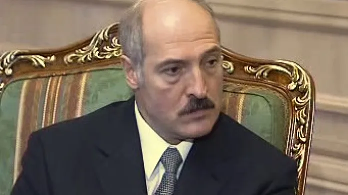 Běloruský prezident Alexandr Lukašenko při jednání s ruským premiérem Putinem