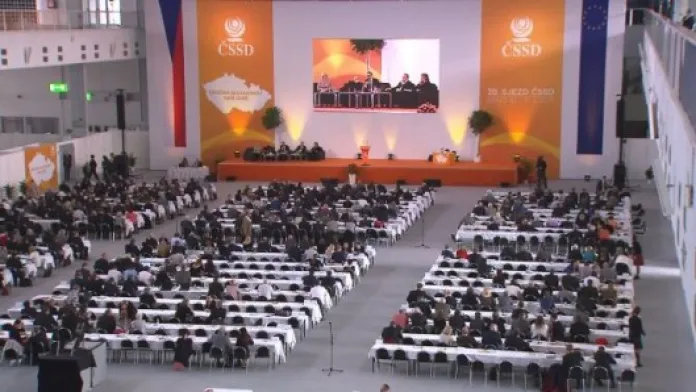 Řady delegátů druhý den sjezdu značně prořídly Zdroj: ČT24