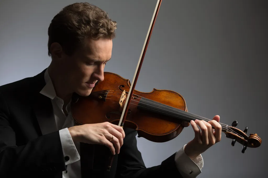 15. Virtuózní talent své generace a koncertní mistr České filharmonie… zbývá doplnit už jen jméno, které sdílí s jedním (ptačím) pěvcem.