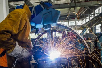 Aktivita v čínském průmyslu prý roste nejrychleji za deset let. Firmy vidí optimisticky i příští rok