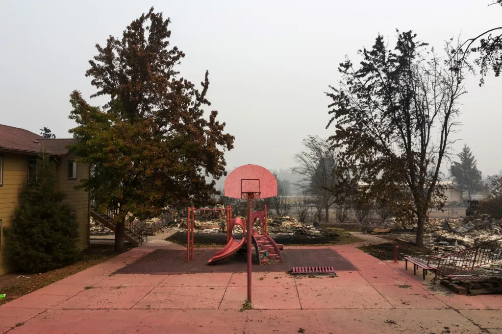 Požáry ve státě Oregon zdevastovaly i celé obce. Fotografická galerie ukazuje situaci ve vesnici Talent