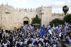 Muslimskou čtvrtí Jeruzaléma prošel izraelský Pochod vlajky. Deset zatčených a Gaza na nohou