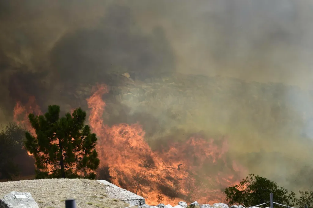 Požár v historickém koplexu řeckých Mykén