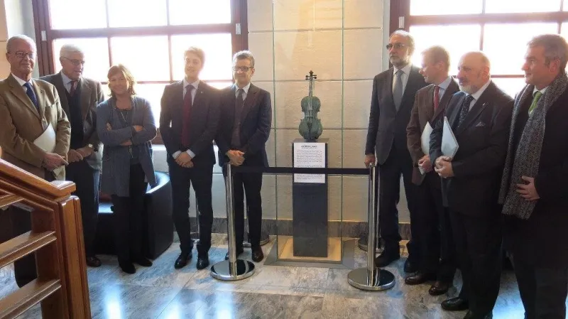 České mramorové housle v Cremoně