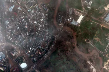 Satelitní snímky ukazují Jamajku před a po hurikánu