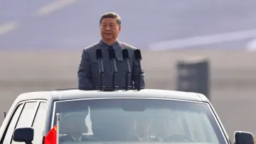 Čínský vládce Si Ťin-pching na vojenské přehlídce