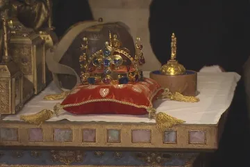Skončila výstava korunovačních klenotů, byly uloženy zpět do Korunní komory