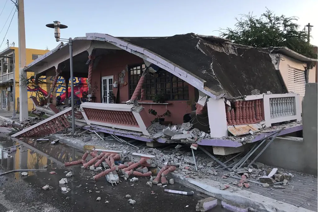 Jeden z domů, který byl zničen během zemětřesení ve městě Guanica v Portoriku
