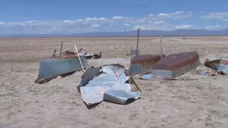 Vyschlé bolivijské jezero Poopó