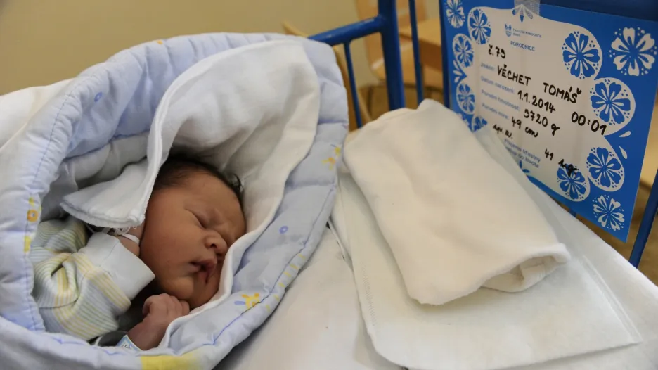 Tomáš Věchet se v brněnské porodnici na Obilním trhu narodil mamince Gabriele 1. ledna minutu po půlnoci.