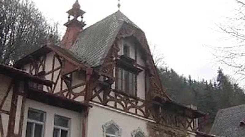 Z vyhlášených lázní Kyselka zbyly trosky.