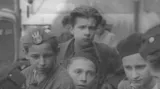 15letý Aleksandr Zubek (nahoře) v roce 1944